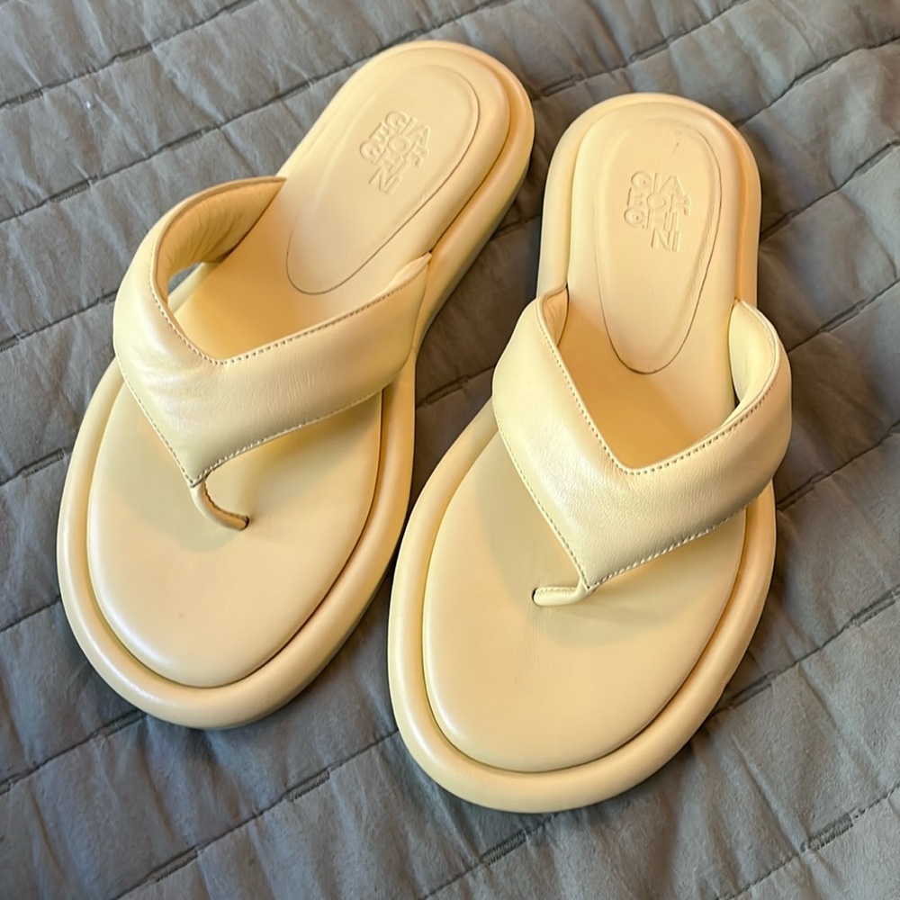 Gia Borghini Gia pillow thong sandals butter yellow leather size 7 NWOB